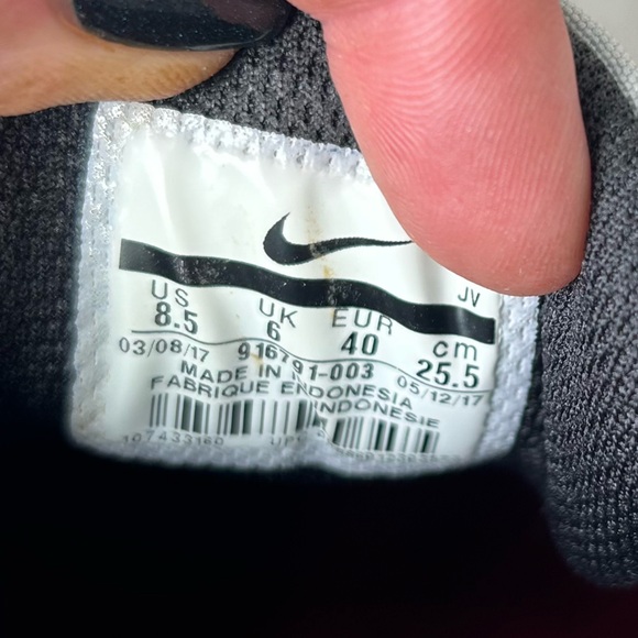 Nike Air Max Tavas, Silver & Red, Size 8.5 - Picture 9 of 10